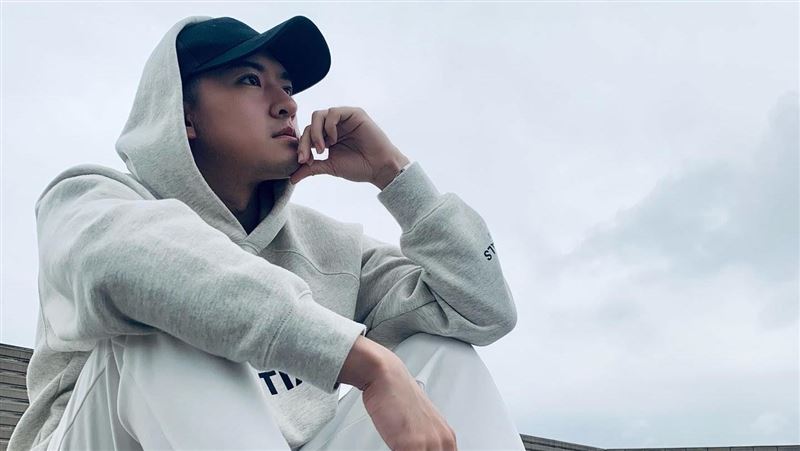 男星染疫等嘸看診超傻眼　診所曝實情
