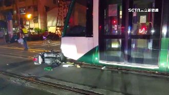 騎士疑闖紅燈撞輕軌　車頭毀損恐慘賠