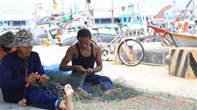 外籍漁工,補破網,洗工,經營成本,漁汛,逃逸