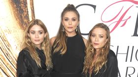 伊莉莎白歐森、艾希莉歐森（Ashley Olsen）、瑪麗-凱特·歐森（Mary-Kate Olsen）。（圖／美聯社／達志影像）
