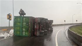 台南,台84,台61,貨櫃車,翻覆,匝道