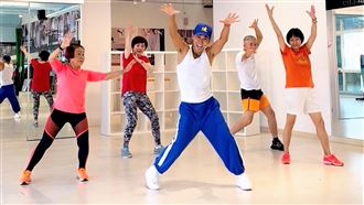 83歲奶奶大跳公園舞　潘若迪激喊