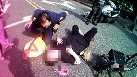 8旬婦車禍受驚  保警視訊119 A
