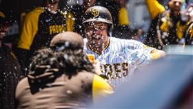 ▲沃特（Luke Voit）敲出轉戰教士首轟。（圖／翻攝自教士推特）