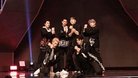 ▲（上排左起：MAX、夏浦洋、何書瑋，下排左起：李哲言、陳峻廷）坤達與火星選手（圖／野火娛樂提供）