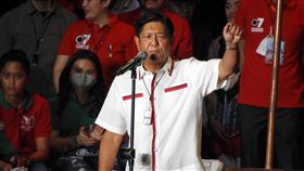 小馬可仕陣營：新總統上任  菲美關係將改善美國總統拜登已致電菲律賓總統篤定當選人小馬可仕，祝賀當選。小馬可仕發言人也說，新總統上任後，菲美關係會更好。圖為小馬可仕7日在選前最後一場造勢大會發言。中央社記者陳妍君馬尼拉攝  111年5月12日