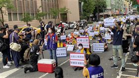 機師工會日前至疾管署前抗議。（圖／記者簡浩正攝影）