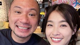 小嫻（右）和金剛（左）和平分手。（圖／翻攝自小嫻臉書）