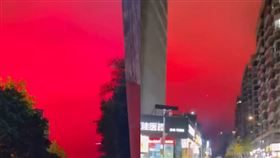  中國福建福州出現血色天空的景象。（圖／翻攝自燃新聞）