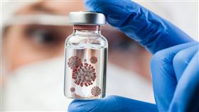 BA.4 及 BA.5兩種亞型最早出現在2021年12月與2022年1月，目前已在南非造成每天接近5,000例的確診，傳播速度比起 BA.2變異株更快