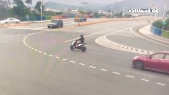 騎士耍帥「翹孤輪」慘被罰1.2萬元