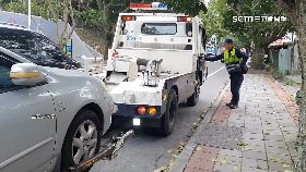 文 怒假警拖吊1800