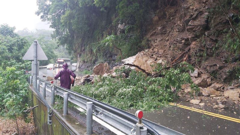 連日大雨！谷關台8線土石崩塌剩單向