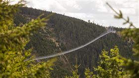 捷克東北部一處山谷的世界最長人行吊橋「天空之橋721」（Sky Bridge 721）（圖／美聯社／達志影像）