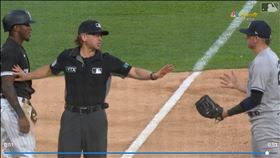 ▲唐納森（Josh Donaldson）和安德森（Tim Anderson）在三壘因為觸殺起口角。（圖／翻攝自MLB官網）