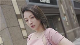 玉兔懷孕後身材仍相當纖細。（圖／翻攝自玉兔臉書）