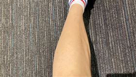 妹子慌了「老爸下面沒有毛」！真相曝光　網：超優秀基因。腿,小腿,腿毛,大腿,襪子