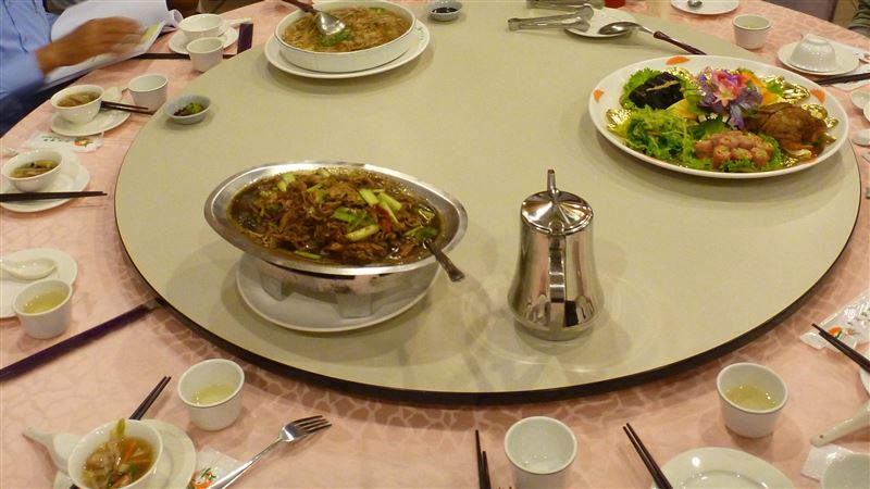 九菜一湯萬元合菜　這道菜上桌她傻眼