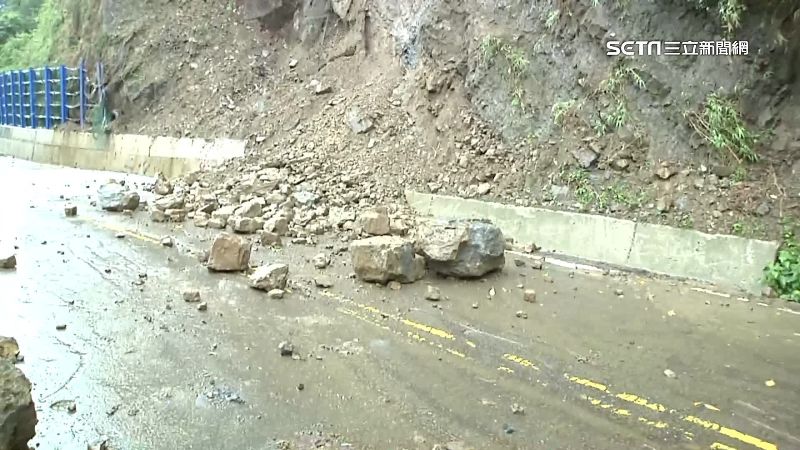 雨彈狂襲！苗126線、中橫便道落石