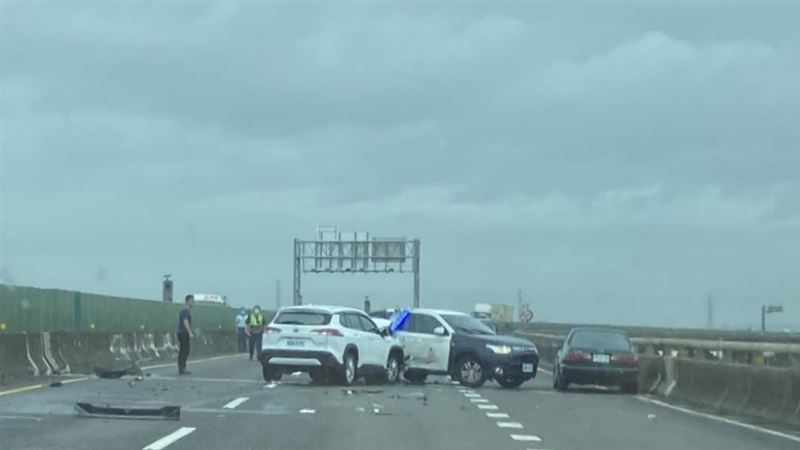 新／警車台88挨撞！網：剛指揮交通