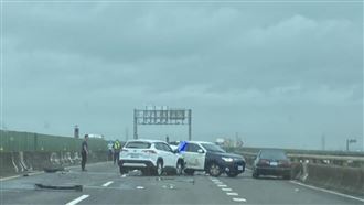 新／警車台88挨撞！網：剛指揮交通