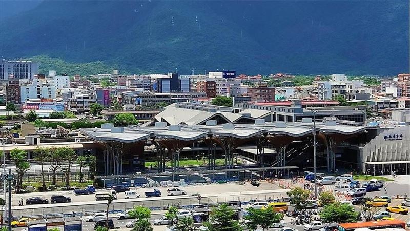 新／台鐵調度員遭列車撞擊夾困　傷重不治