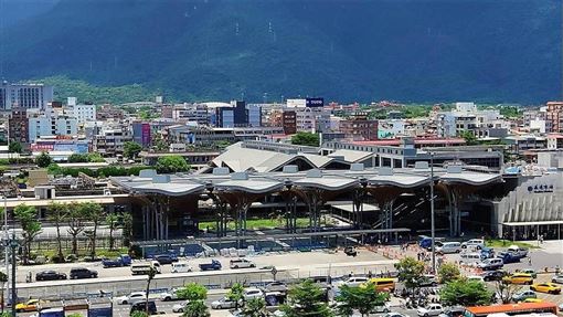 新／台鐵調度員遭列車撞擊夾困　傷重不治