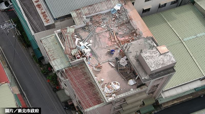 違建頂樓加蓋　業者畏罰金自拆