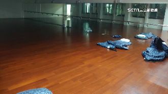 獨／台大生睡地下室隔離　父怒控學校