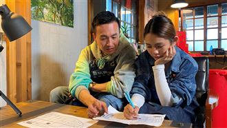 小鐘主持9年遭使喚擦地：父應該會哭