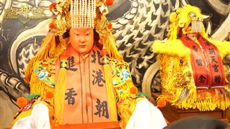 姐妹情!白沙屯媽、山邊媽共乘轎進香