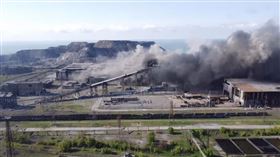  ▲亞速鋼鐵廠持續被轟炸第3天，副指揮官表示再度發出呼籲。（圖／翻攝自A30B推特）