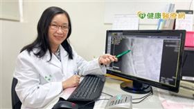 郭姵邑醫師提醒，目前新冠疫情緊張，不少民眾會補充提高免疫力的相關營養食品，若有免疫相關疾病的患者，應先跟醫師討論後再使用，避免造成疾病惡化。