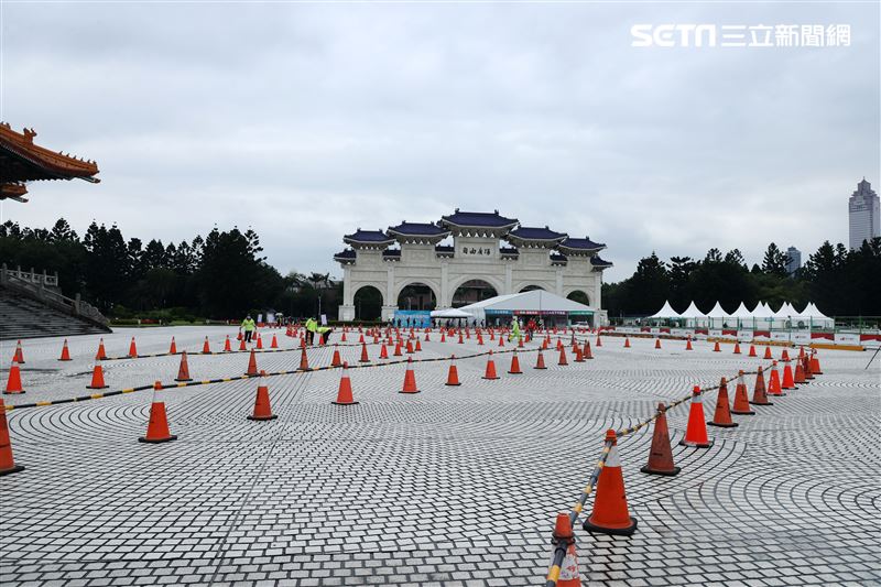 中正紀念堂「車來速」開跑。（記者邱榮吉/攝影）