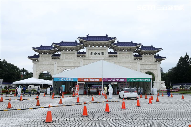 中正紀念堂「車來速」開跑。（記者邱榮吉/攝影）