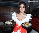 鍾欣怡出席「胡同」燒肉集團攜手聯名新美味活動。（記者邱榮吉/攝影）