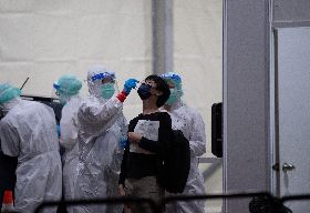 中正紀念堂車來速  傍晚持續採檢工作