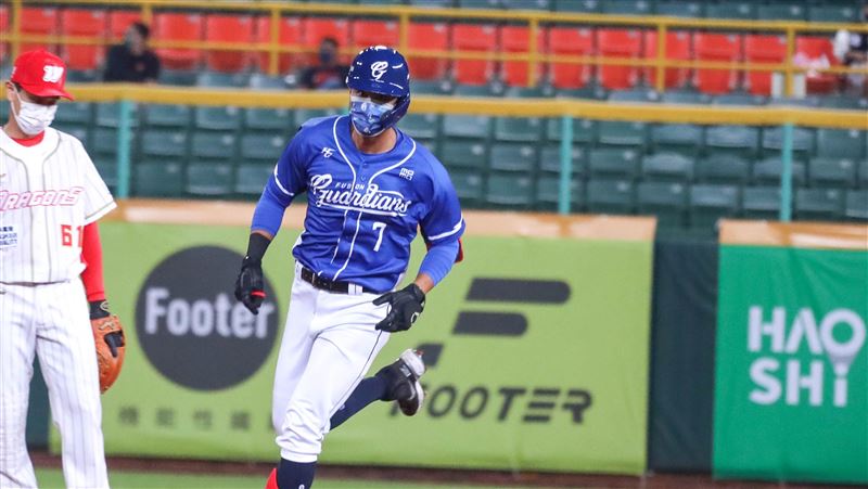 富邦第10位出賽外野手　陳真開轟了