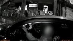 違規遭攔！屁孩嗆警「菜鳥」下場慘了