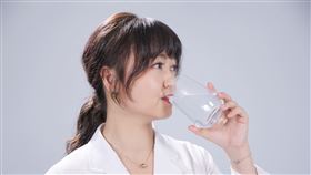 ▲面對疫情，營養師指出喝水也有助於提升免疫力（圖／業者提供）