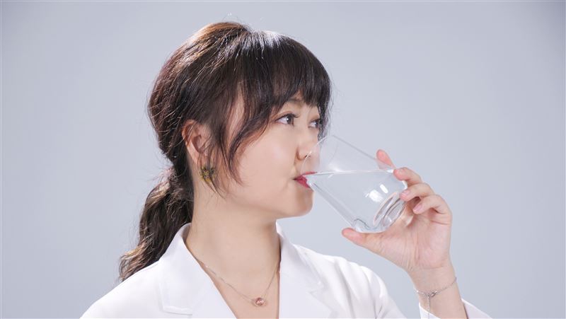 喝水方式若錯誤,就算喝再多水,仍可能得腎結石。(圖/資料照)