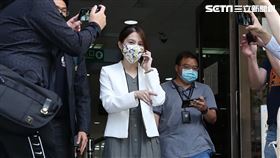 許藍方開庭結束後並未受訪，直接坐上友人轎車離去。（圖／記者楊澍攝影）