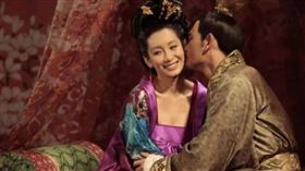 ▲美女；公墓（示意圖／翻攝自百度百科）