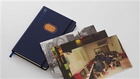 ▲結合明信片+筆記頁雙實用功能，編輯精選12張共感懷舊生活記憶，皆挑選自聯合報千萬新聞圖片資料庫中，張張照片都能召喚熟悉的美好時光。（圖／聯合線上提供）