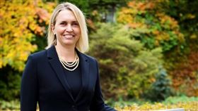 美國聯邦參議院外交委員會18日全體一致通過讓總統拜登提名的外交官布林克（圖）擔任下任駐烏克蘭大使。（圖／翻攝自instagram.com/usambslovakia）
