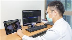 童醫院急診室的醫師可進行遠距醫療指導。（圖／童綜合醫院提供）