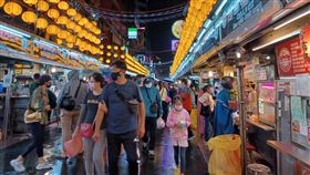 基隆廟口夜市(記者陳弋攝影)