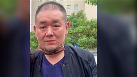 ▲「阿邦師」李正邦入監後，提出口腔癌診斷證明，也因此，高雄二監拒絕收監，獲得保外就醫機會，卻又因為周刊爆料，讓他無法保外。他的母親控訴，兒子現在已是癌症末期。（圖／家屬提供）