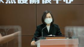 蔡英文總統19日視察「新竹市居家照護關懷中心」。（圖／總統府提供)