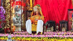 ▲白沙屯媽祖出神龕。（圖／寶島神很大）